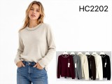 HC2202-Ro – Damenpullover mit Schmuckbesatz am Ausschnitt