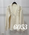 6053-Jm – Damen-V-Ausschnitt-Pullover mit Perlen- und Glitzerdetails